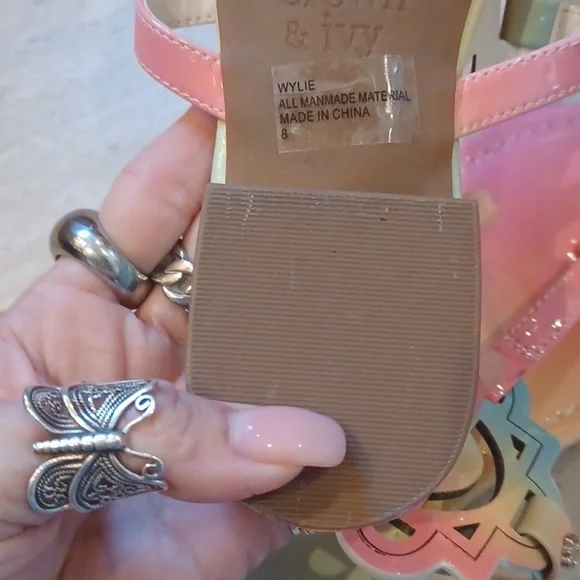 Gorgeous Crown & Ivy Wylie Pastel Thong Sandals - Picture 8 of 10